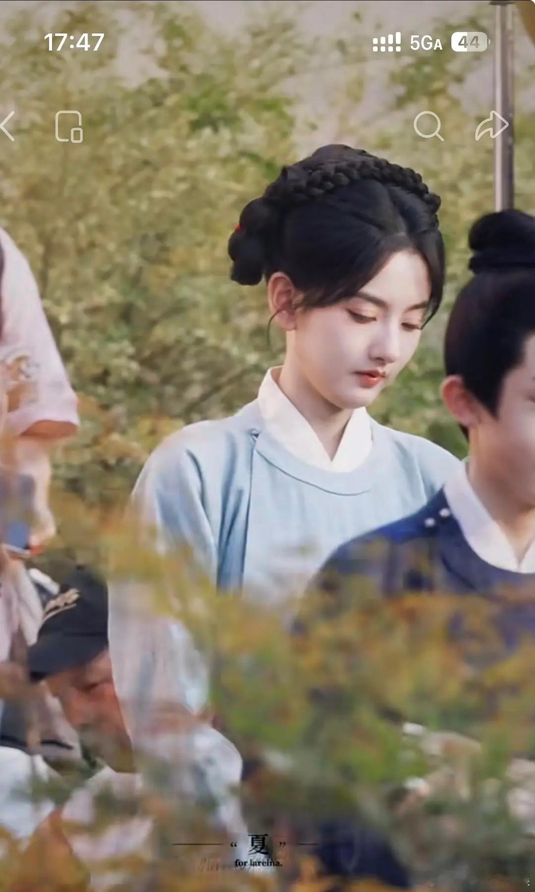 司宫令宋祖儿新造型，是不是越素越好看？ 