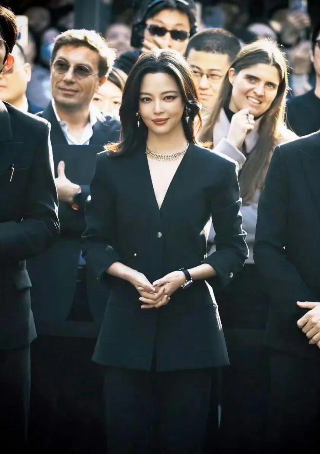 看起来像是法新社拍摄的辛芷蕾 ​​​