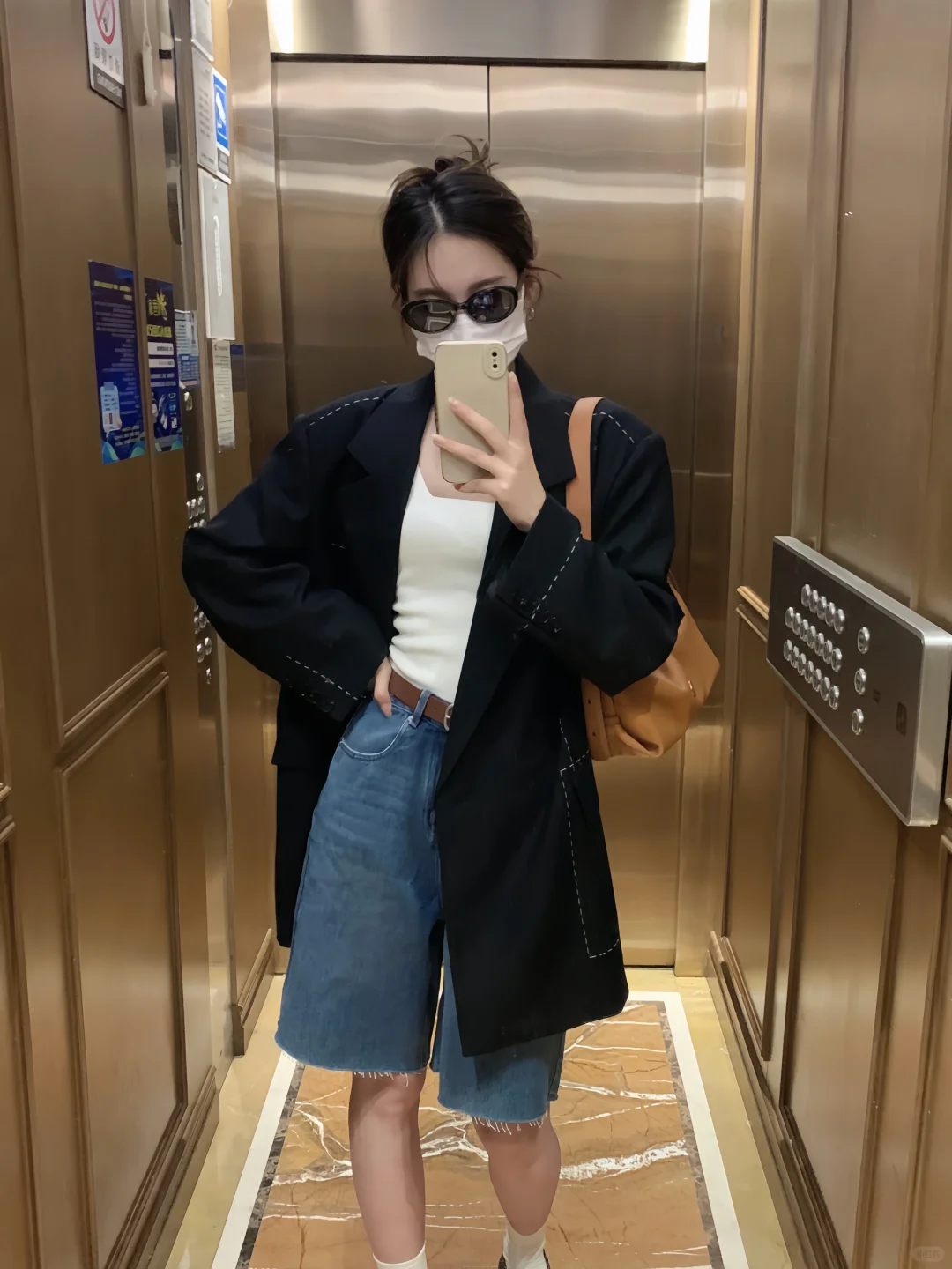 出门三件套：墨镜、西装、棒球帽🧢