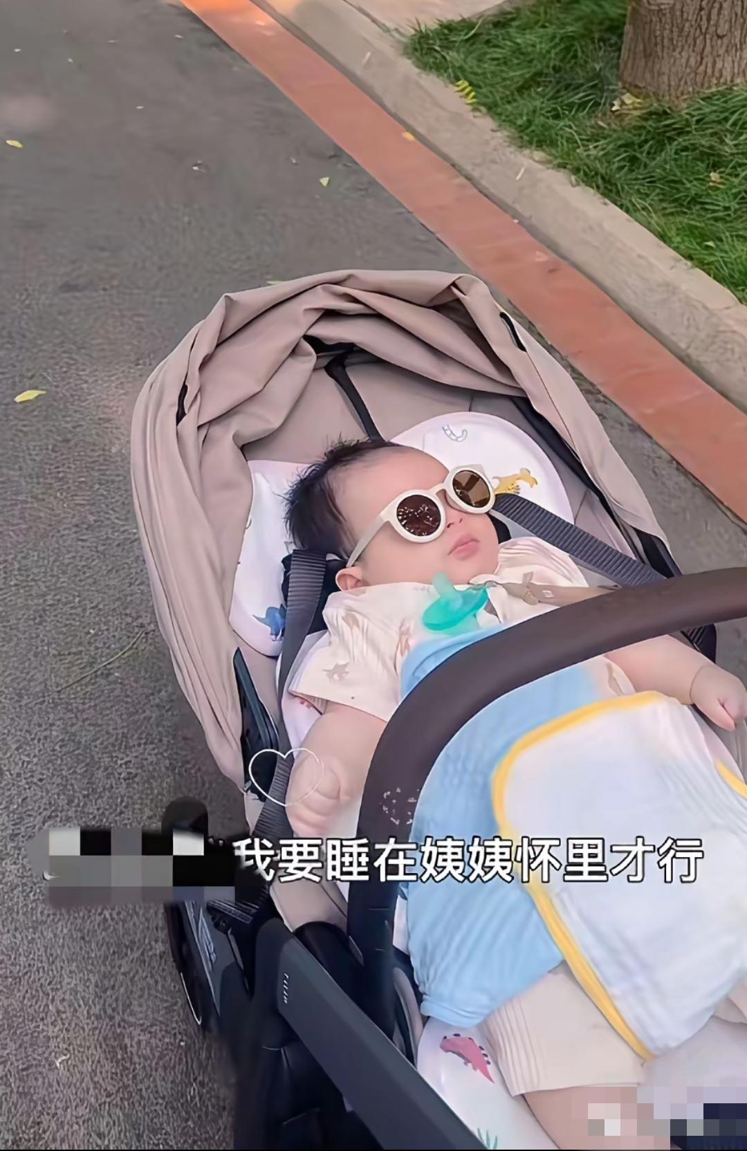 玥玥和霖霖已被亲爸和后妈彻底“封杀＂！现在就连奶奶张兰也被架空了！

昨天汪小菲