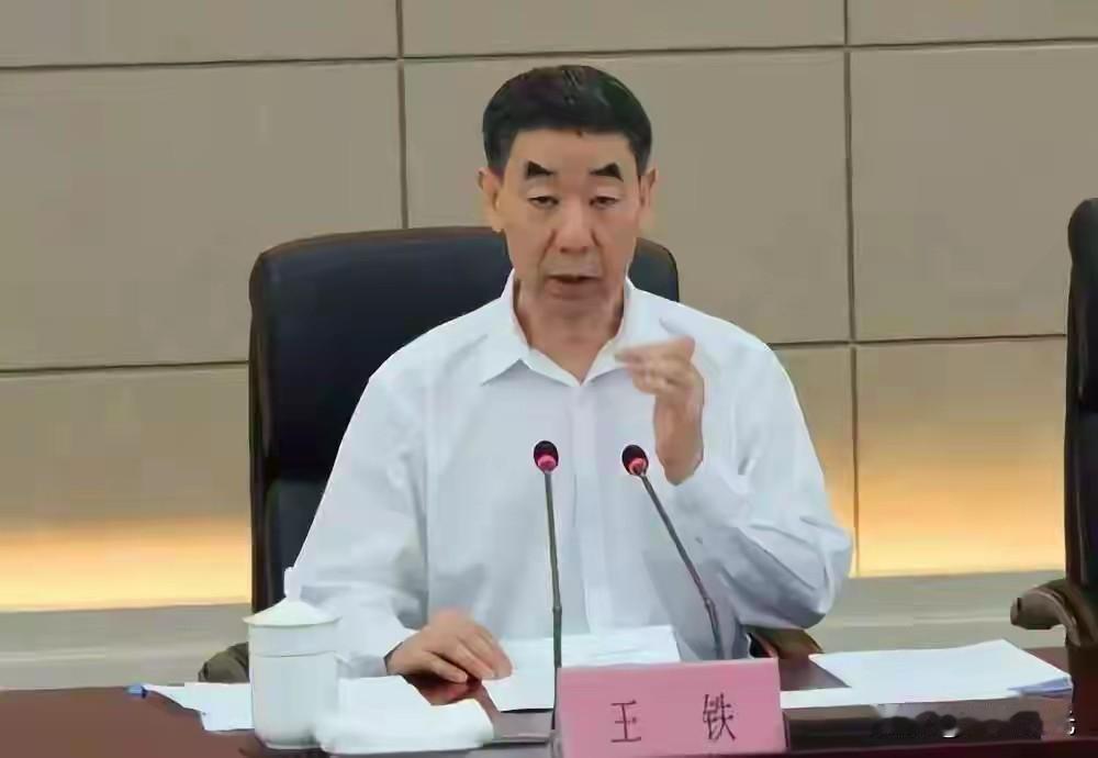 降职不是“句号”，反腐没有“留后门”！

之前已经从轻处理给过整改机会，现在退休
