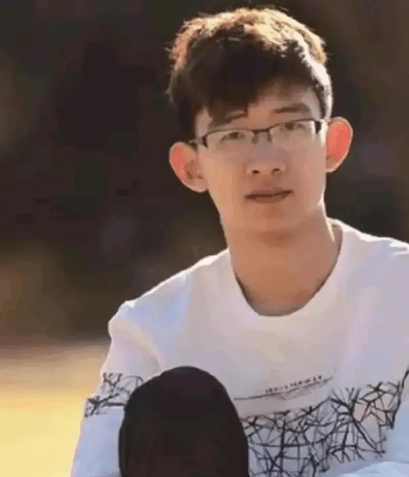 “北大学霸”刘嘉森语出惊人：我的同学里，父母有钱有势的大有人在，父母是博士、硕士