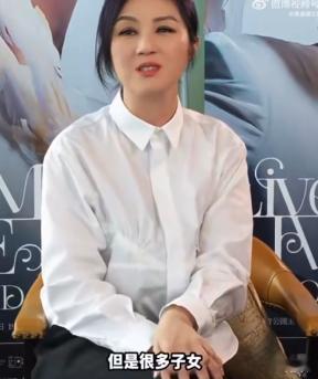 杨千嬅有什么事跟妈妈说 被杨千嬅的宠粉细节暖到了！采访里那句温柔的“有什么事跟妈