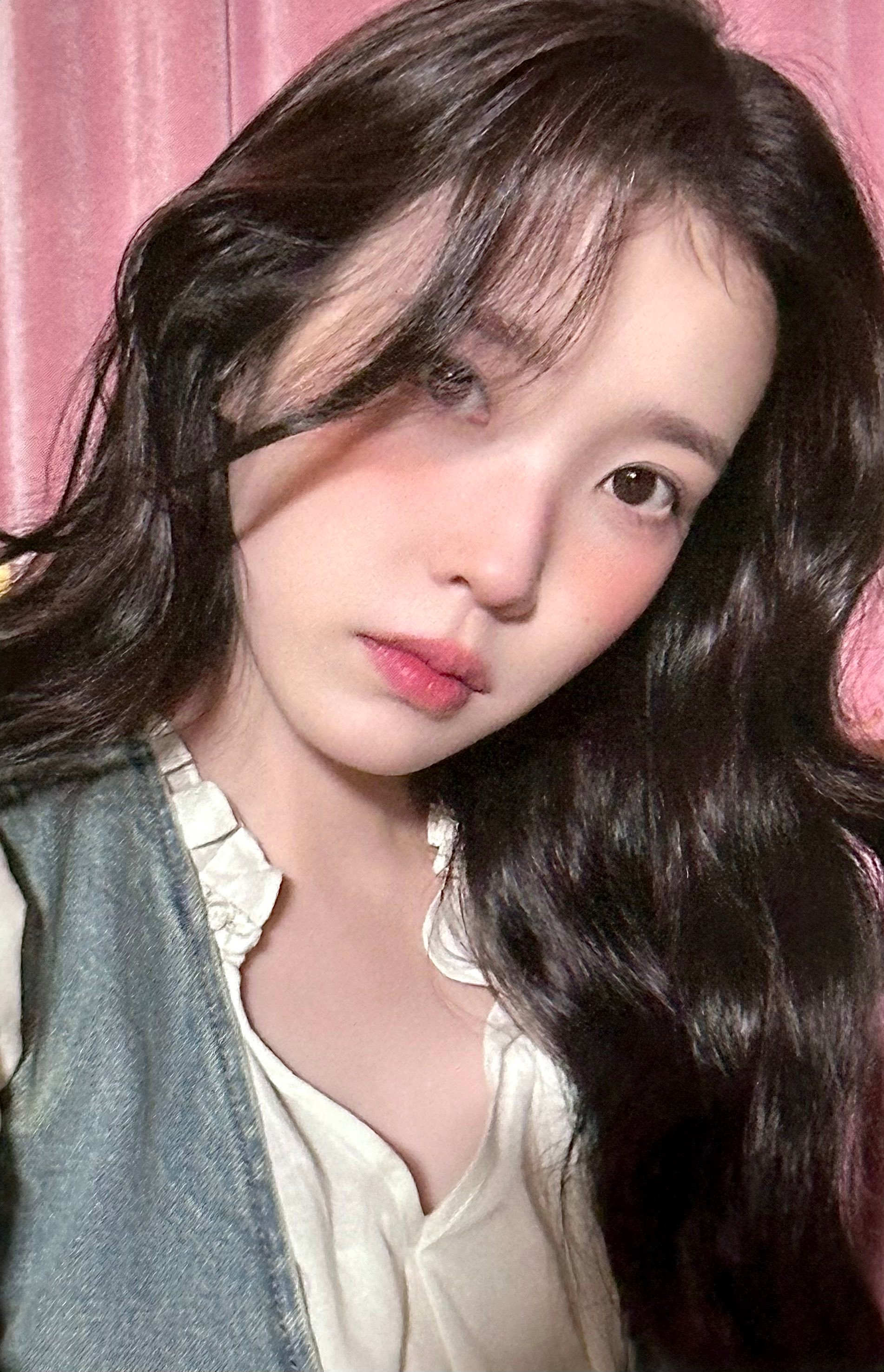 251224 IU 2026年台历实物图cr.guba516 