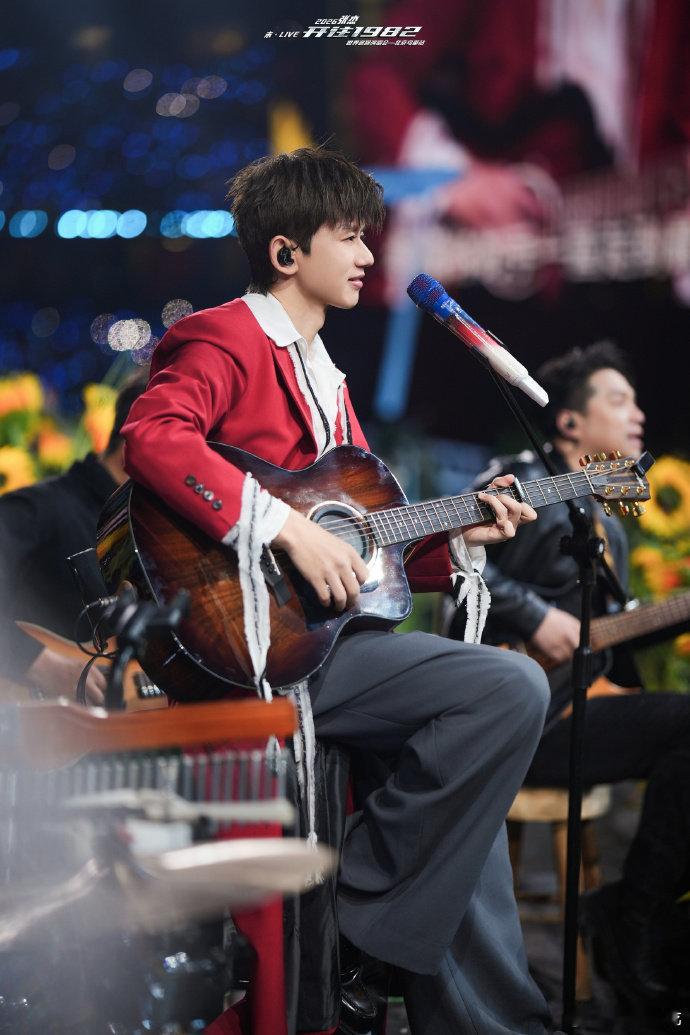 张杰在演唱会现场当幼教去过现场的人也太幸福了吧，能被张老师亲自带着唱歌，参与感直