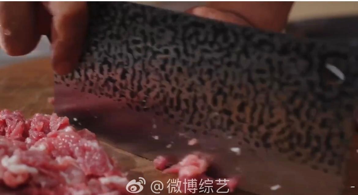 湖南谢光头辣椒炒肉的救赎感家乡美食大赛 老长沙人应该都懂，谢光头就是辣椒炒肉的代