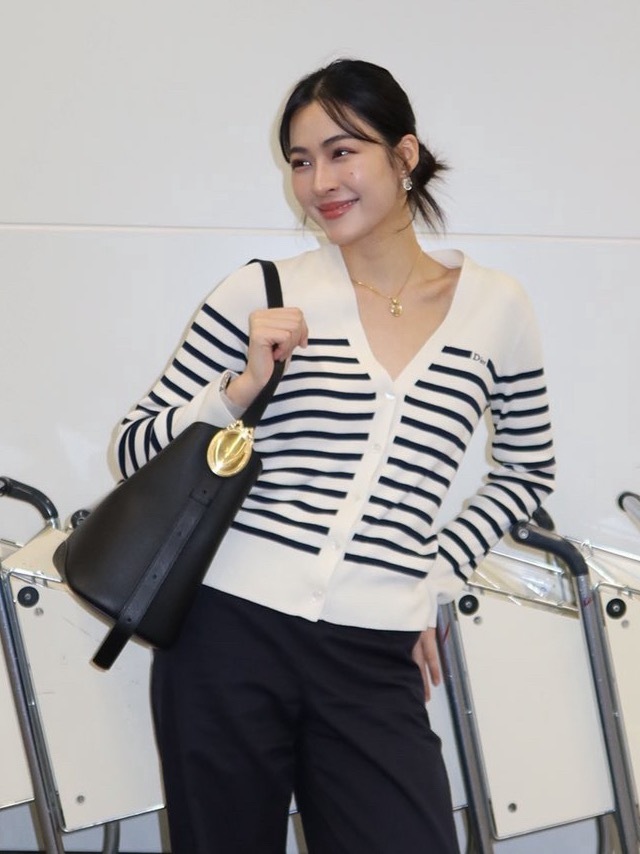 邝玲发推：👋🏻👋🏻👋🏻 