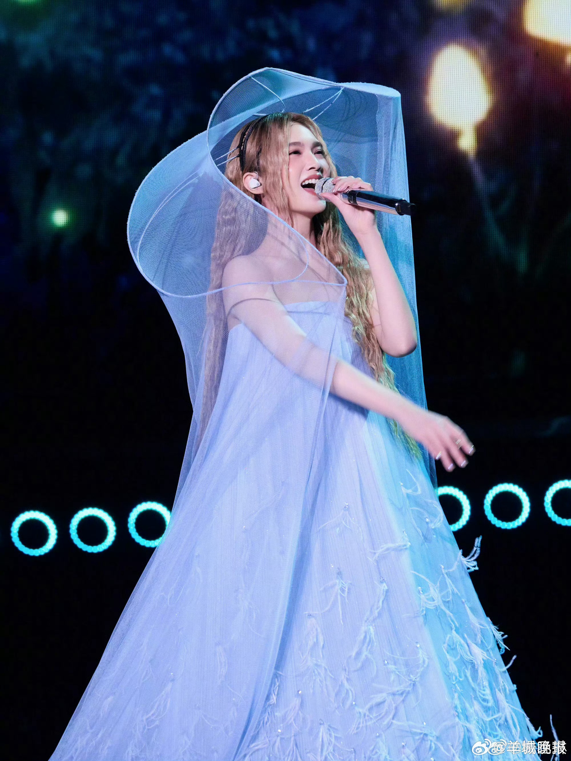 【这些歌手的演唱会，你最pick哪一位？】每当灯光暗下，荧光棒汇成星海，那个熟悉