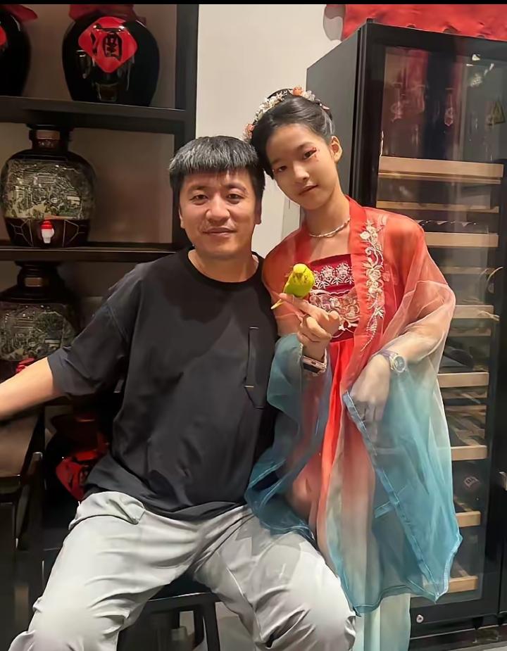 张雪峰走了，他最大的放不下的，估计不是他的公司，也不是他的教育事业，而是年仅11