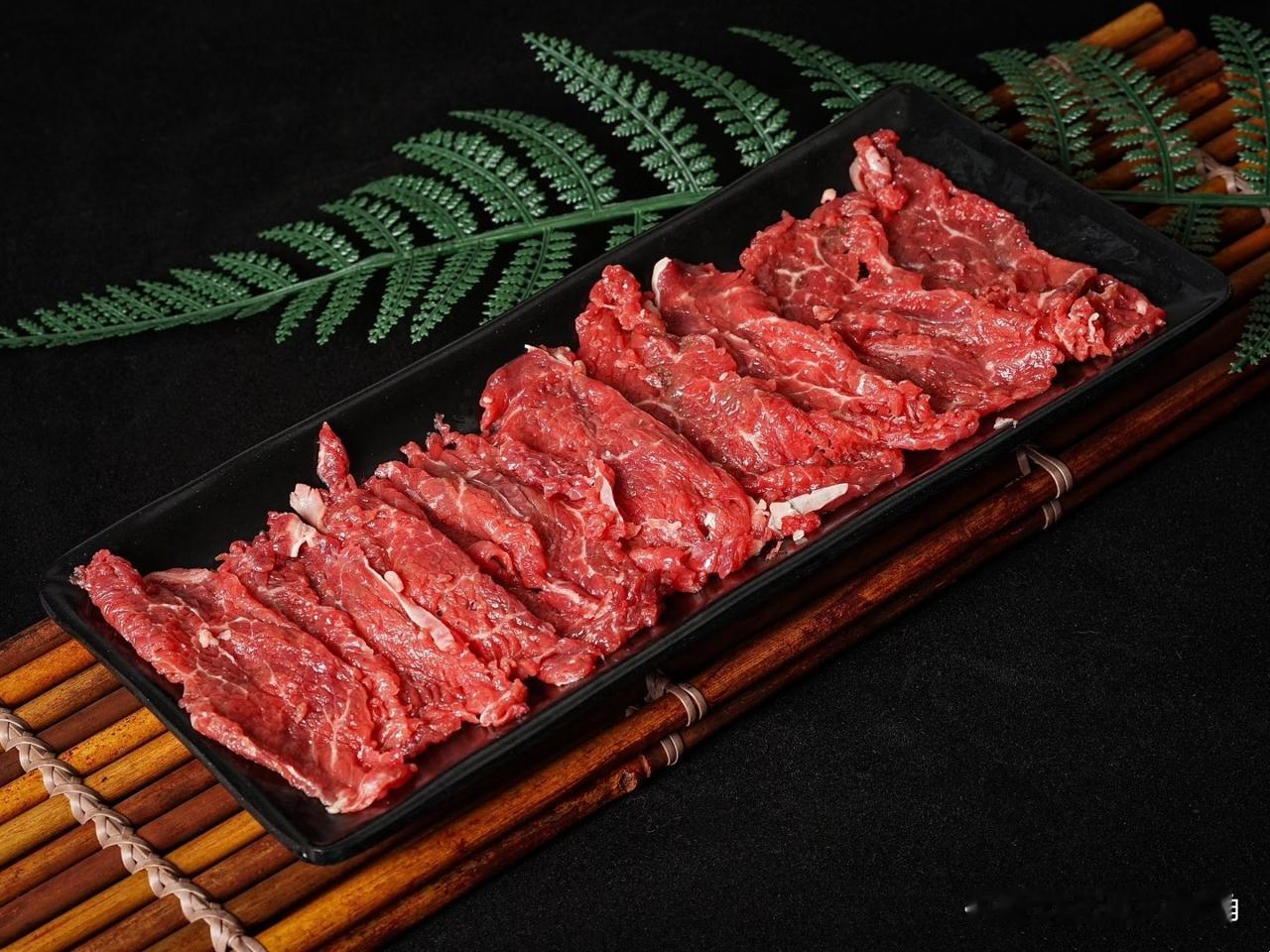 总有人觉得二十多块的牛肉，是市场给的福利，可养牛人的辛酸，谁懂啊？！
 
养一头