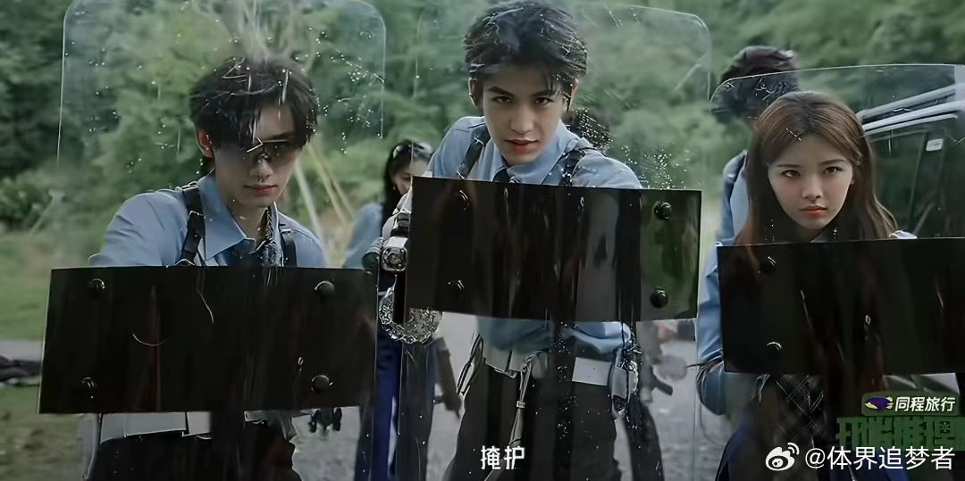 张凌赫丁程鑫杨超越颜值暴击 难得一见的高颜值同框名场面，穿搭统一气场一致，高挑体