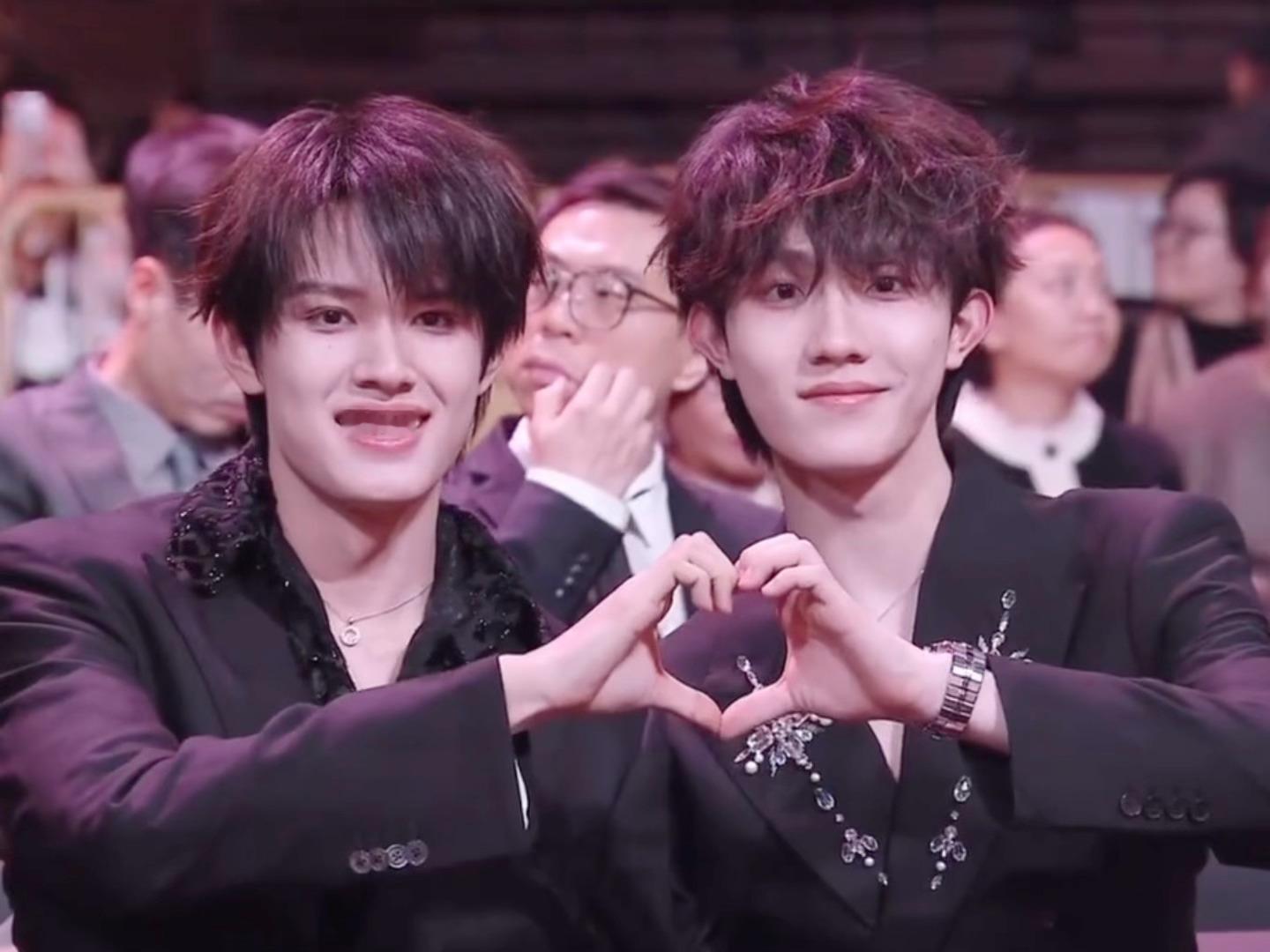 张极苏新皓比心🫶 