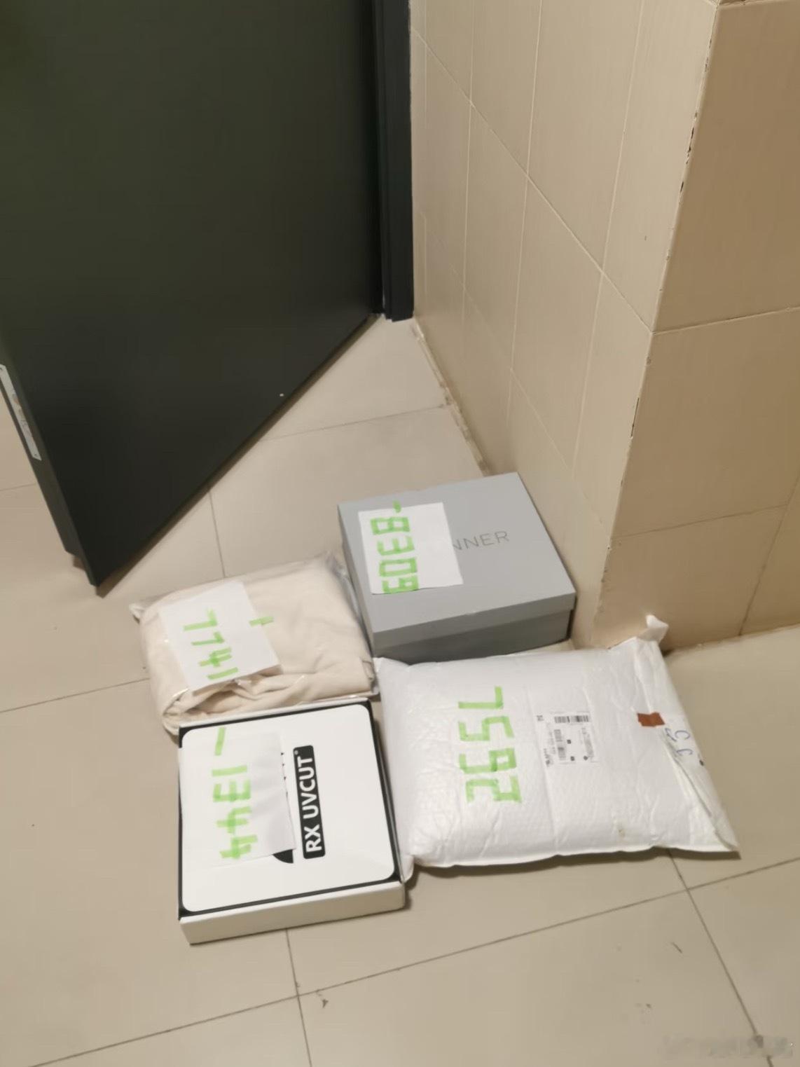 上门取件焦虑症，我每次退件都提前把东西放门口，在快递袋子写上取件码，等快递员到了