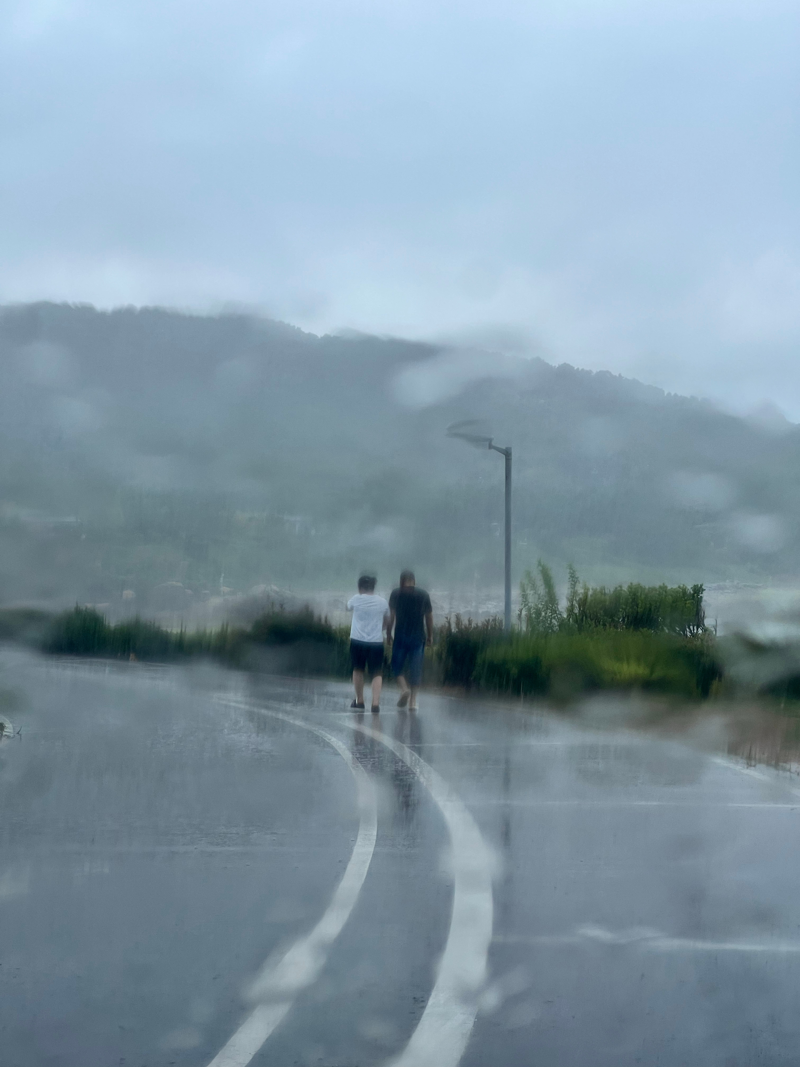 早，冒雨前行的朋友们！  ​​​