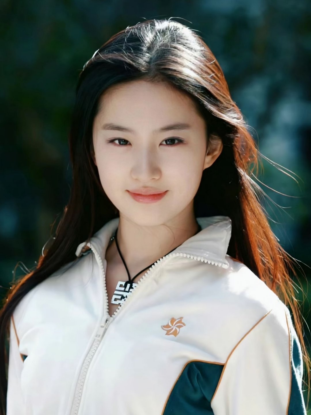 刘亦菲一种气血很足的美 仙女姐姐刘亦菲将美诠释出一种“气血很足的美”，不似一些女