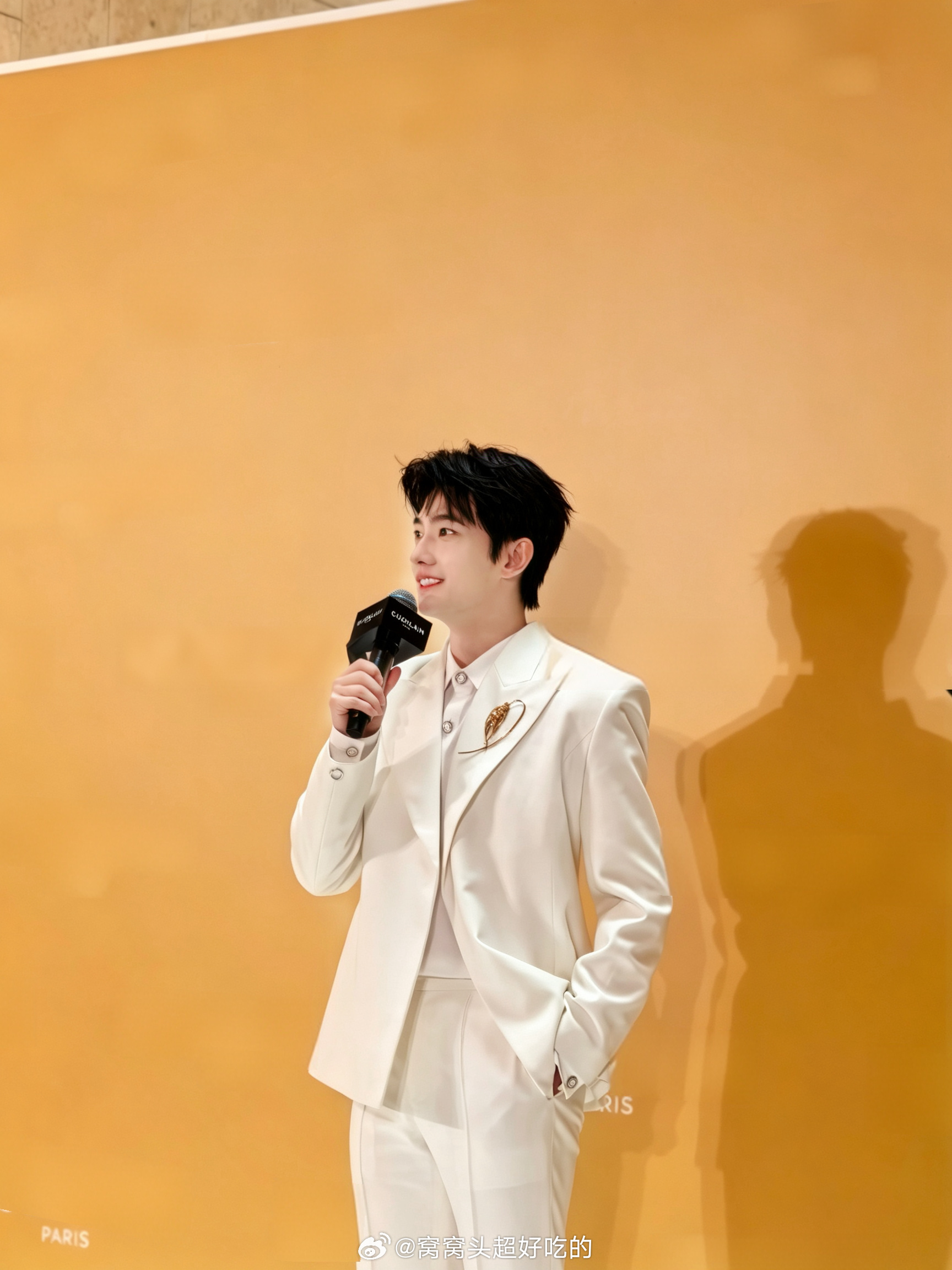 杨洋是来和我结婚的吧 三天三套衣服，办婚礼就这样吧，我默认一套迎宾服，一套流程服
