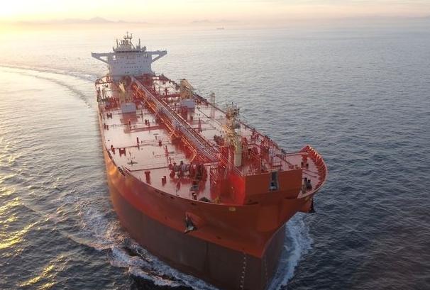 惊心一幕：中国两艘油轮逼近委内瑞拉，美军封锁行动遇历史性反制，航线直播+五星红旗