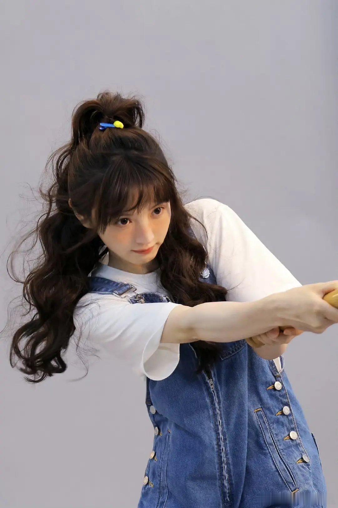 虽然半熟男女的剧情确实很难评，但是田曦薇在里面的装扮真的可以让大家学一学，还挺自