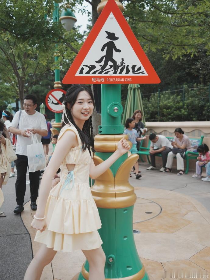 #阿条姐又拿金牌了#🎉🏆年仅18岁，中国选手黄雨婷一鸣惊人！她在比赛中展现出