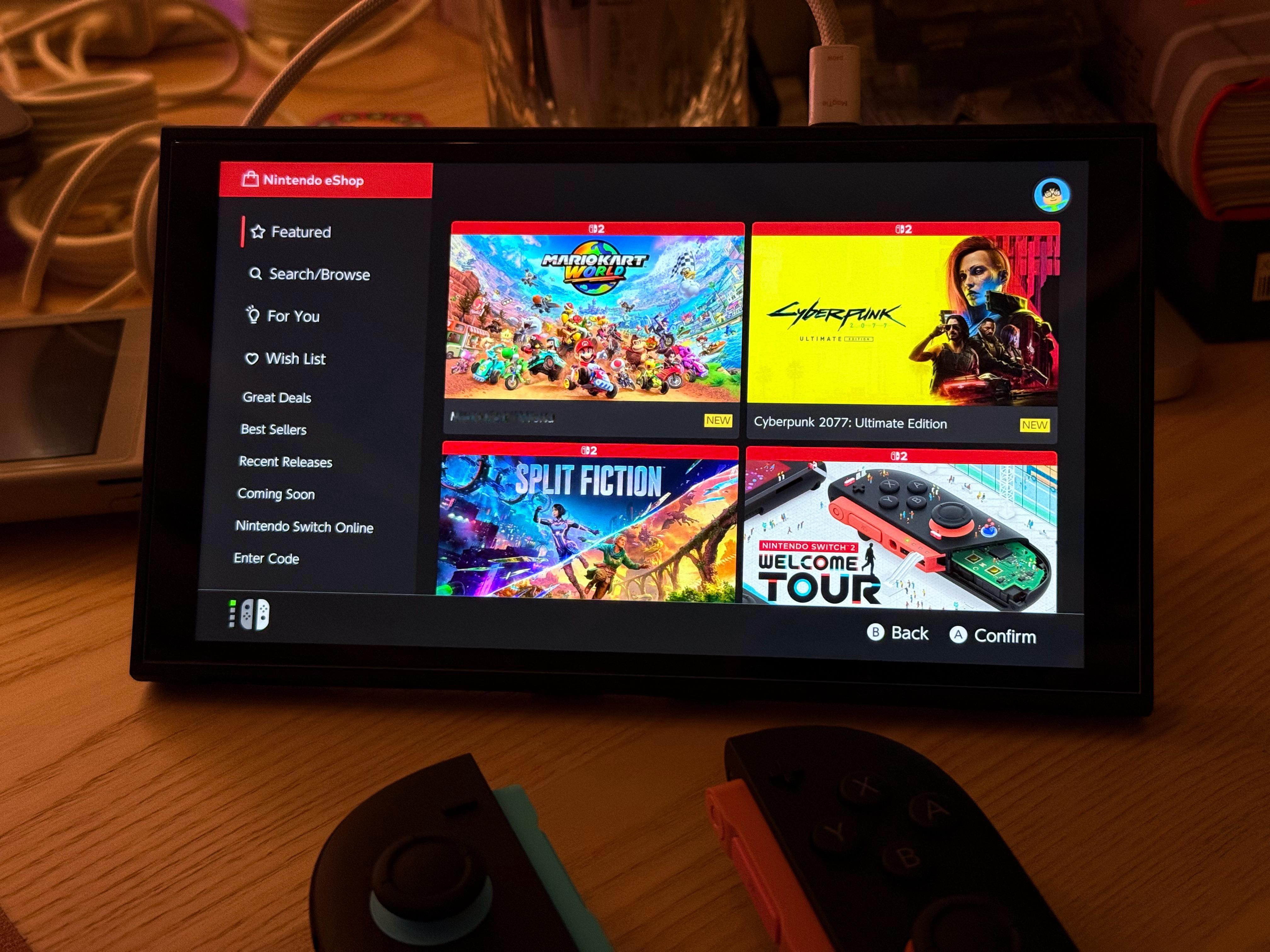 Switch 2 这块 LCD 一眼好啊！（我甚至查了一下是不是 OLED。非常