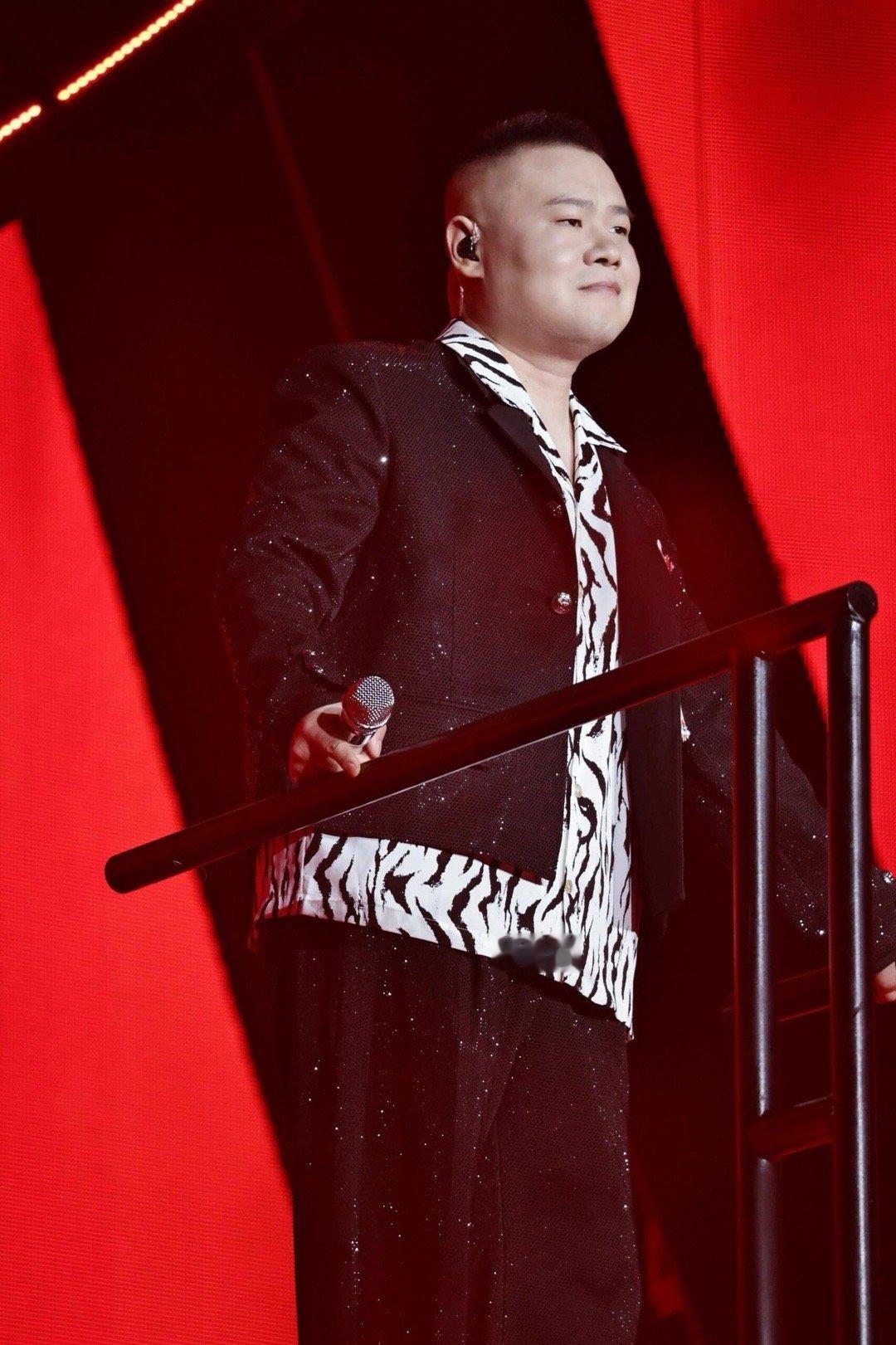 岳云鹏用张信哲内涵柳岩哈哈哈哈 谁懂啊！岳云鹏追燕子那段真的刻进DNA了！边跑边