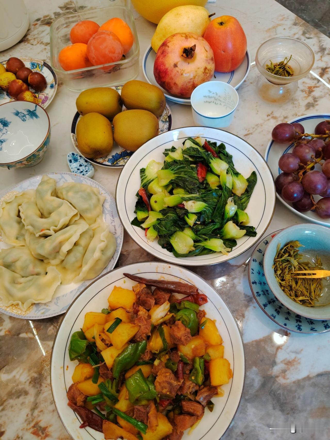 亲密关系，
尤其是婚外的亲密关系，
最怕过节假日，
这个中秋节连着国庆节，
又不