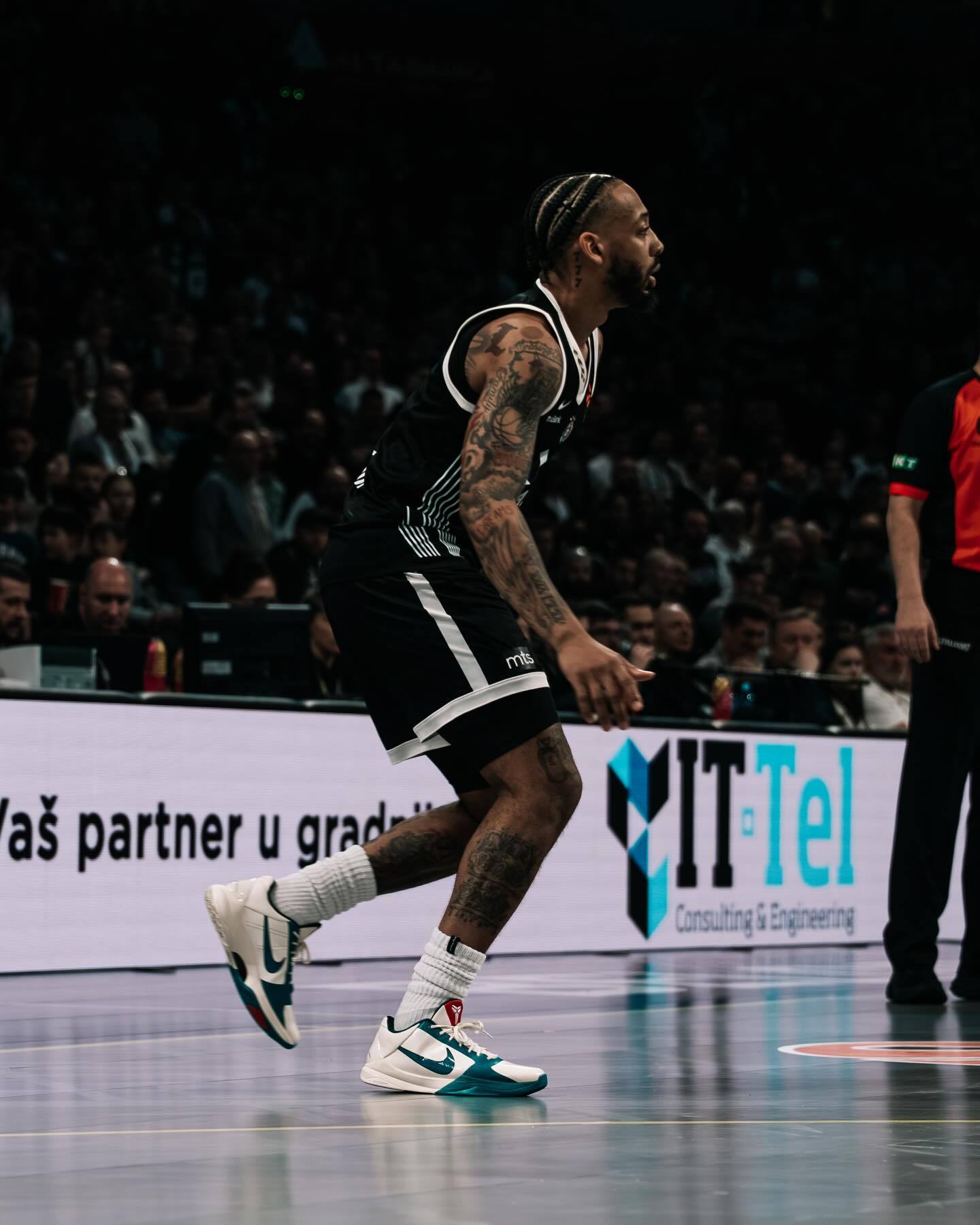 Carlik Jones 今日上脚 Nike Kobe 5 “Coconut M