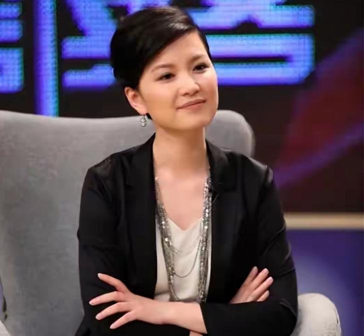 上海卫视的著名女主持人陈蓉，被吊销主持人证4年，可真相远比传闻残酷，这消失的四年