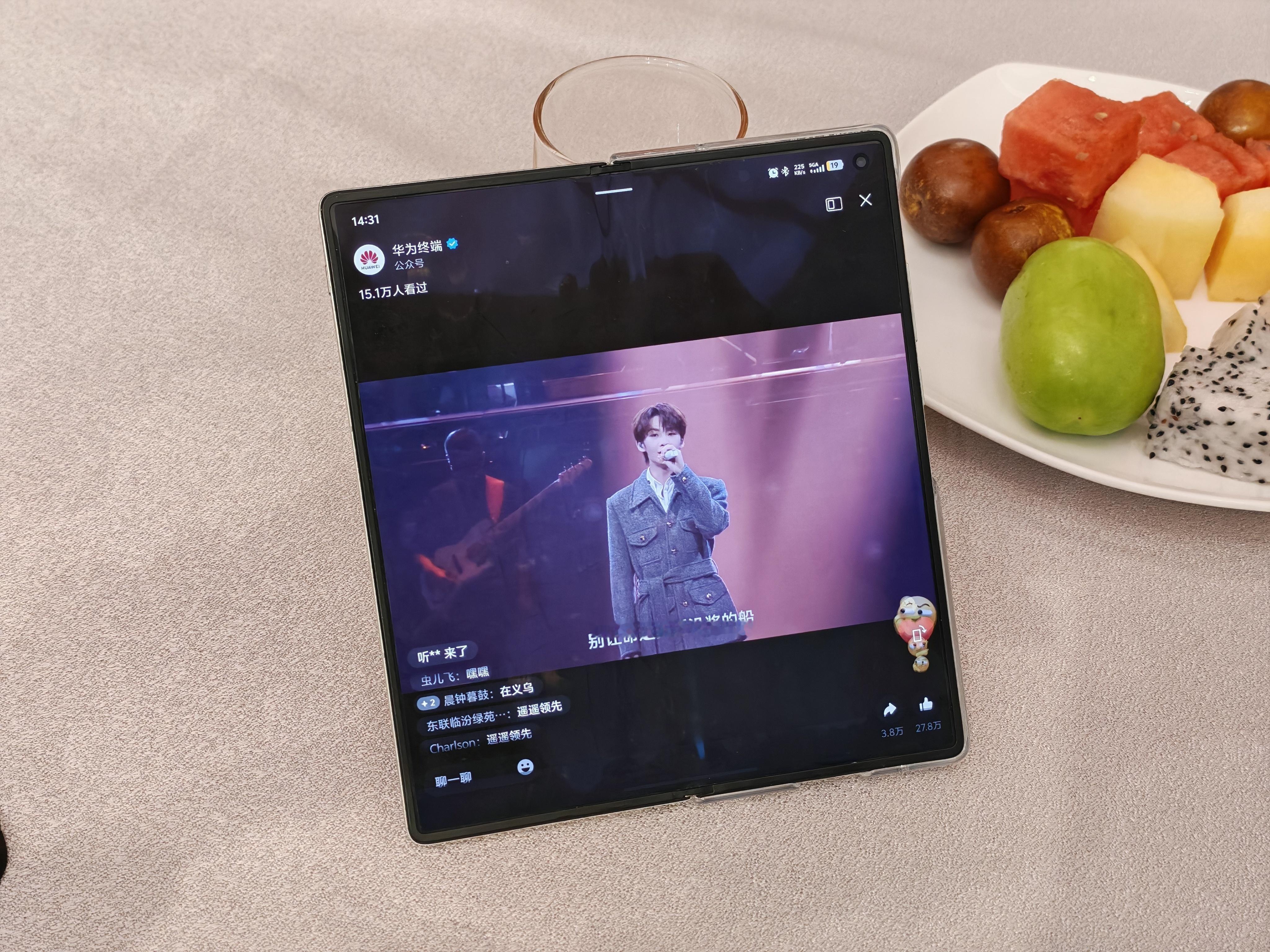 到深圳了，来参加今天的华为 Mate 80 系列发布会，但临时突然通知改到线上观