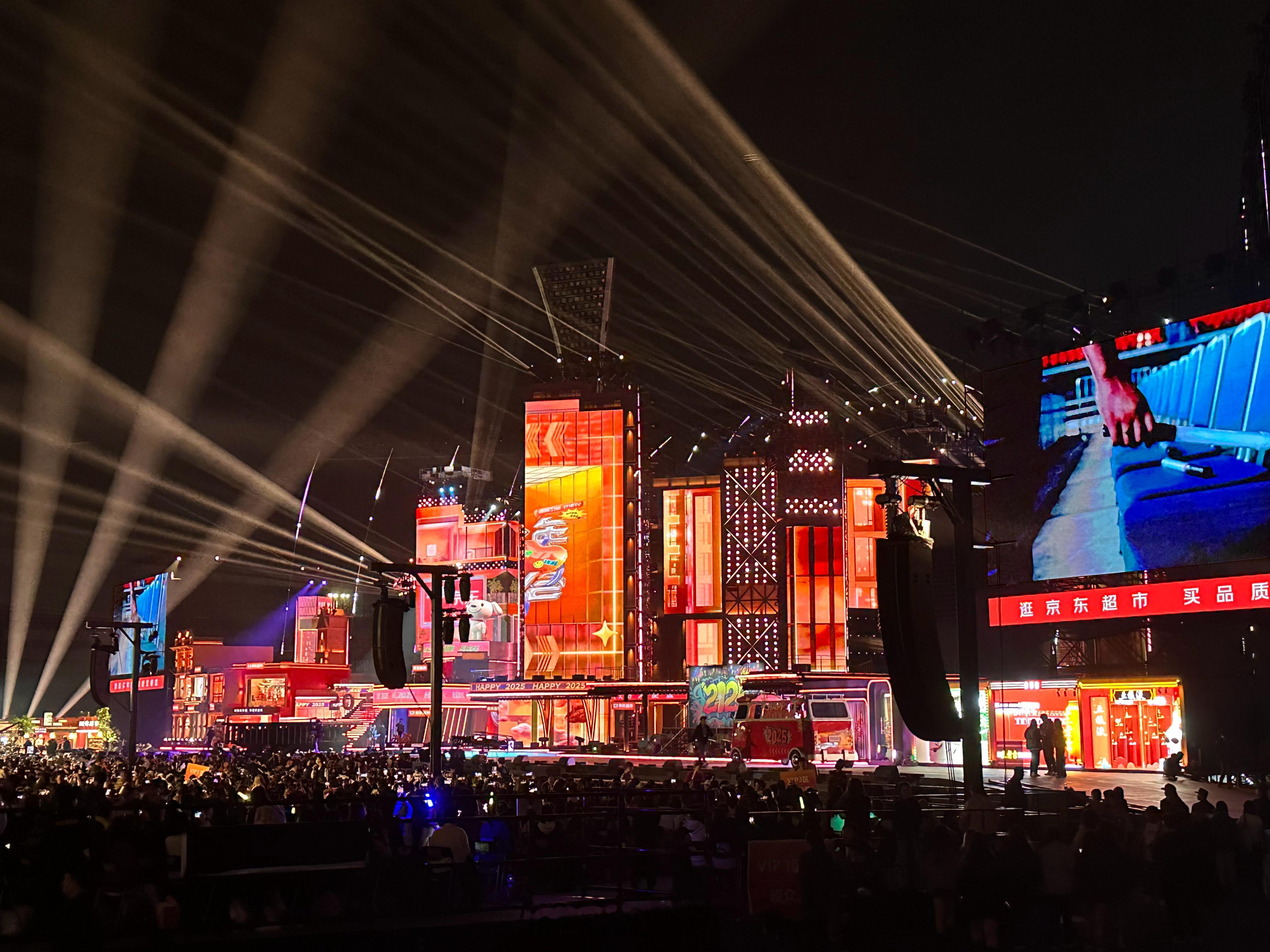 跨年收视率  双城跨年，湖南卫视在海口的跨年演唱会也是红红火火的热闹 
