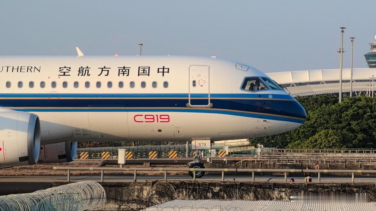 C919大飞机是中国🇨🇳人的骄傲！中国🇨🇳实现了国产大飞机生产历史性跨越