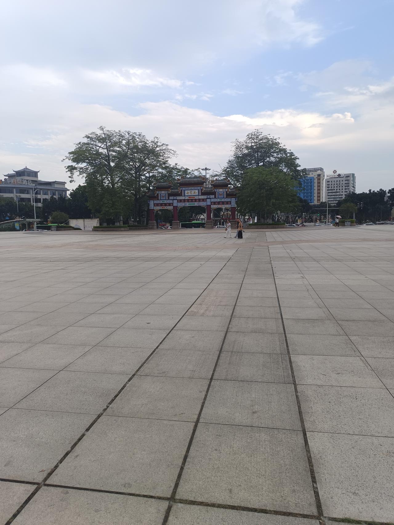 我站在端州区牌坊
发现了一个很严重的问题
但不知道怎么说才好




你敢相信吗