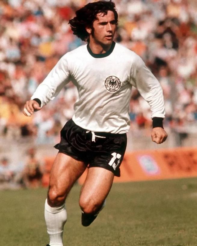 德国足坛历史五大前锋排名！大家认同吗？第五名 克林斯曼 ：1990年世界杯、19