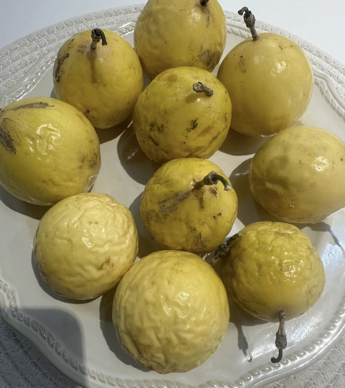 秒一波！9.9的百香果 一箱15颗！直接挖着吃，泡水喝都很不错！！！！！顺便科普