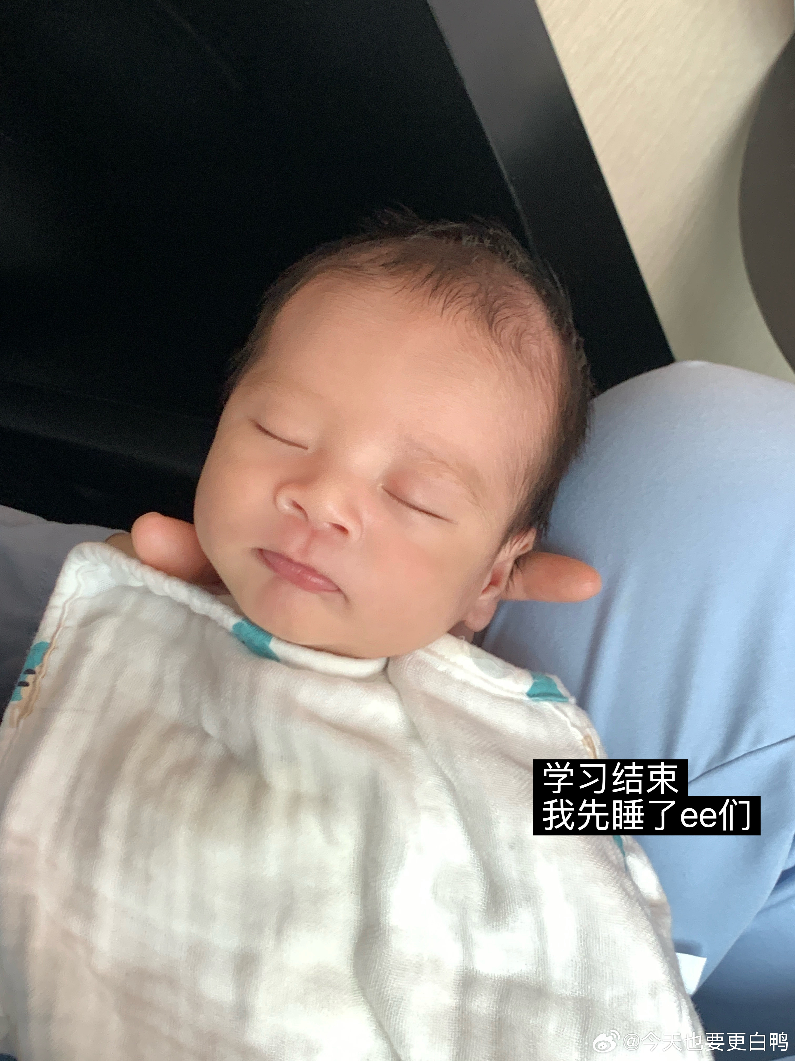 开心果：看不下去了🙈还有人比我妈妈的肢体更硬吗！ 