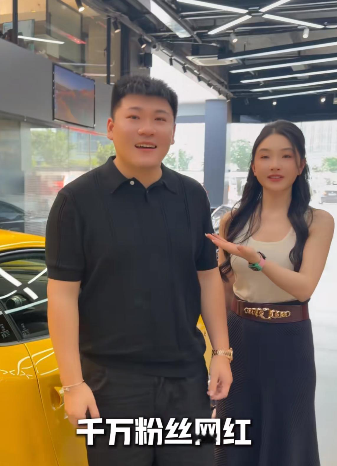 韩景枫终于卖出第一辆正经“豪车”
购买者居然是之前被质疑的合伙人陈辰
对话看起来