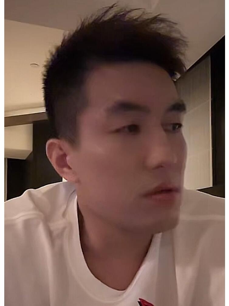 郭艾伦直播回应离队情况汇总，谁对谁错真相大白：1.没要过顶薪，顶薪和C类年薪差不