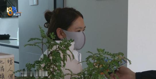 “身子，车和钱都搭进去了！”2025年，浙江金华，一名女子卖夜宵，生意不好想把摊