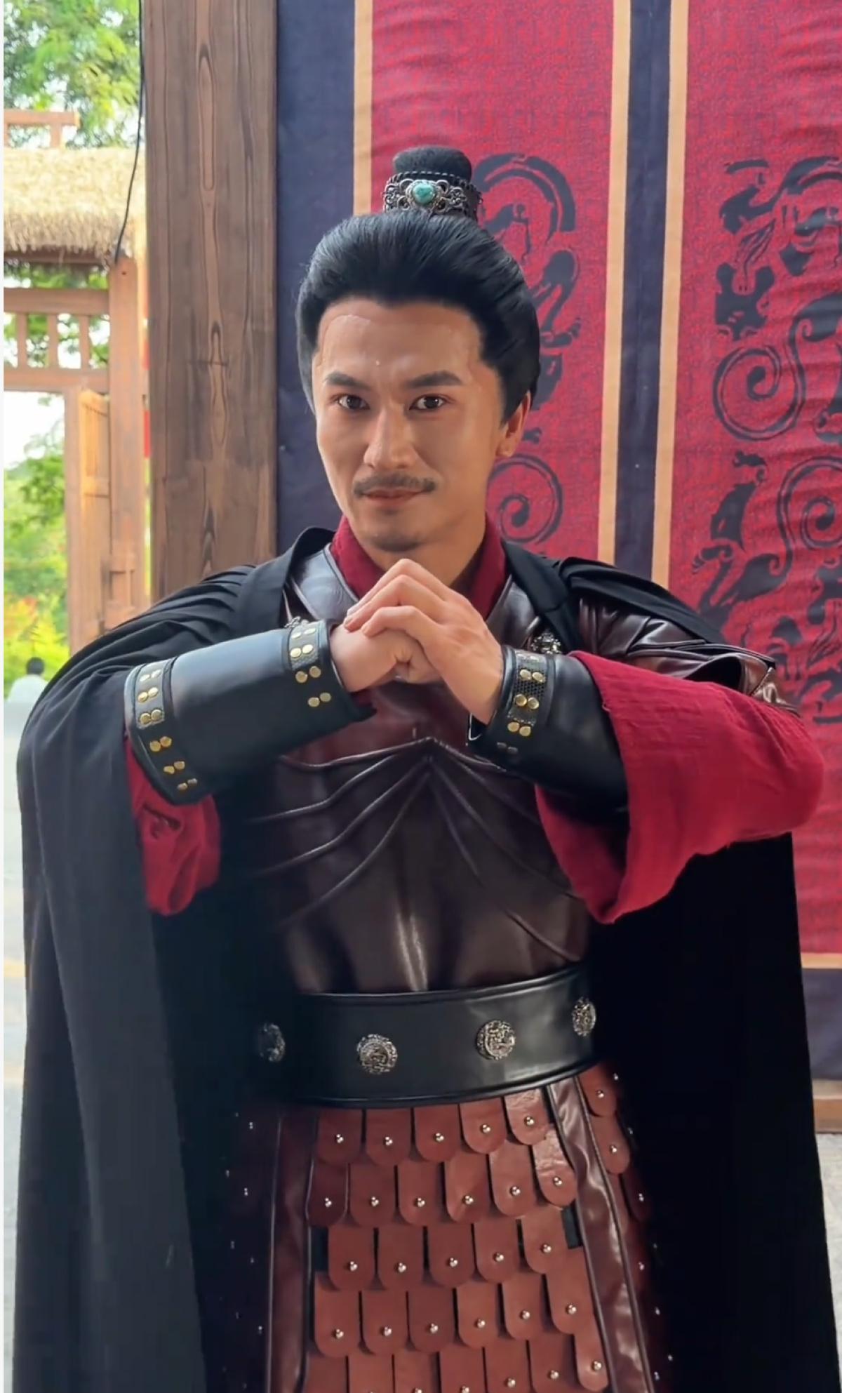 谁能想到，现在演员找工作，都开始刷短视频投简历了。
 
演员陈明没有依靠经纪公司