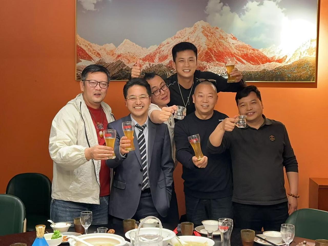 参观中国核雕村、木渎古镇。与艺术家刘建、霍永龙、承莉君、陈亮、吴文胜等欢聚。