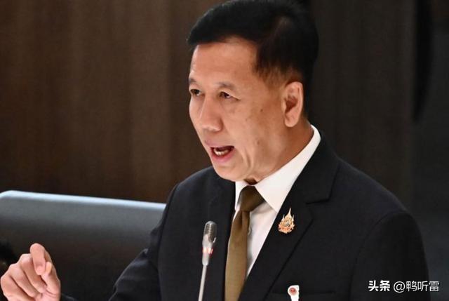 他信阵营最大的叛徒？他说他没错。为泰党在北碧府的议员萨克达・威千西普对他投票给阿
