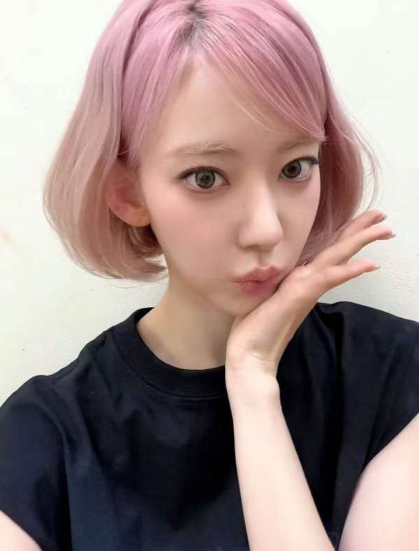 染粉发后的宫脇咲良完全被队友中村一叶秒了，炽门面该换人了吧 