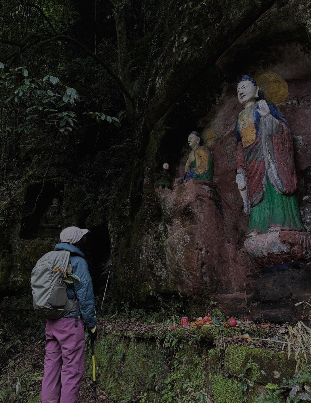 轻装徒步季蝉沟，邂逅建在石缝里的佛像
成都周边的徒步资源实在太丰富了，这次我又发