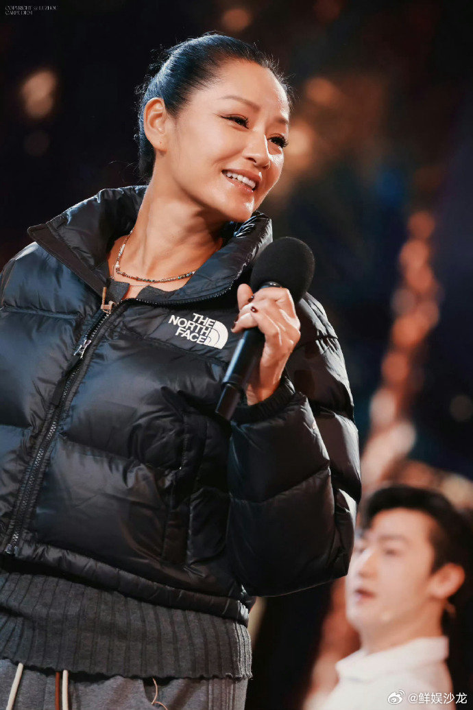 瞿颖重回乘风了真的没想到能再次在乘风看到瞿颖，从超模到歌手再到乘风姐姐，她真的陪