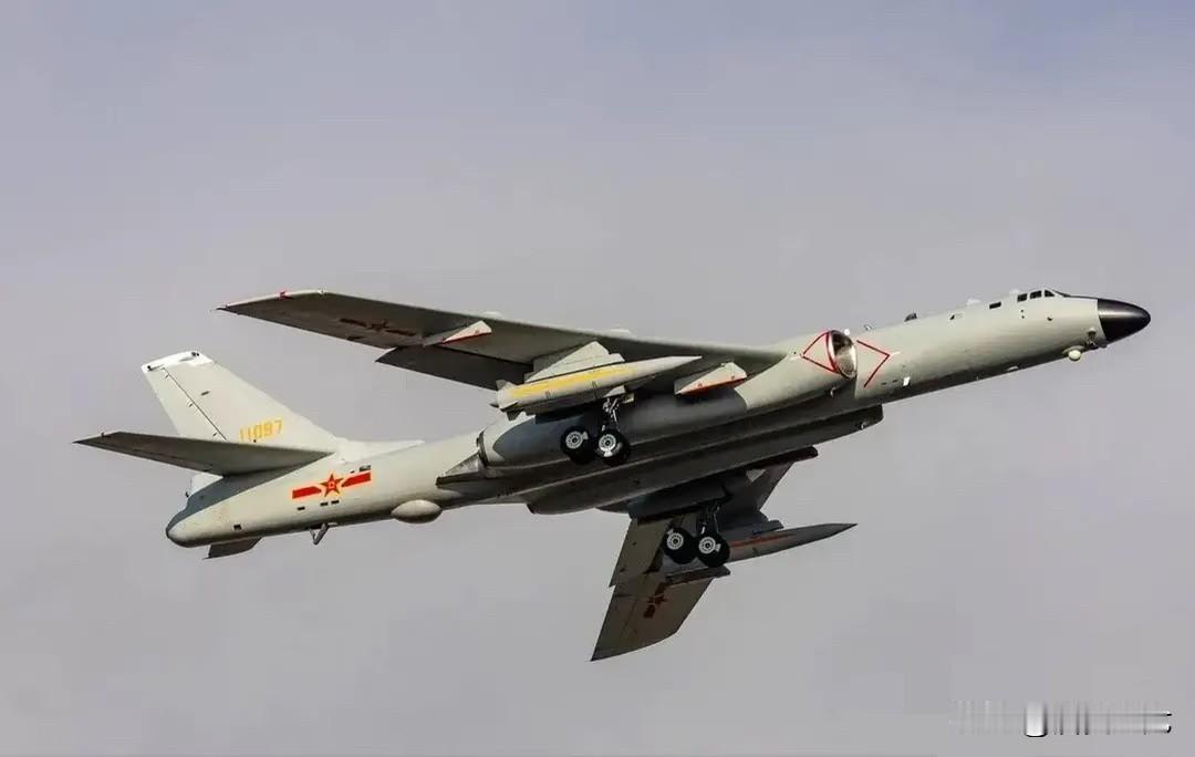 不怕六爷挂的多，就怕六爷挂一颗！

轰六K从从容容飞进菲军演“划识别区”……