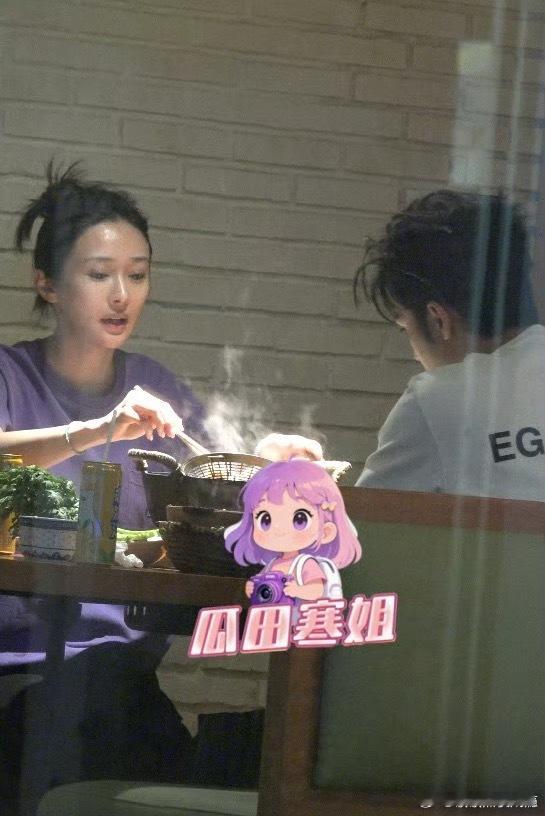 陈牧驰陈冰没分手所以说传闻都是假的嘛！陈牧驰陈冰不光没分手，还被拍到一起吃火锅、