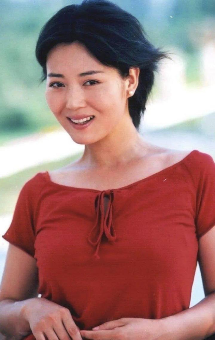 一次拍摄，孙涛不小心碰到了王茜华的嘴，吓得赶紧往后缩，没想到，王茜华一个举动，就