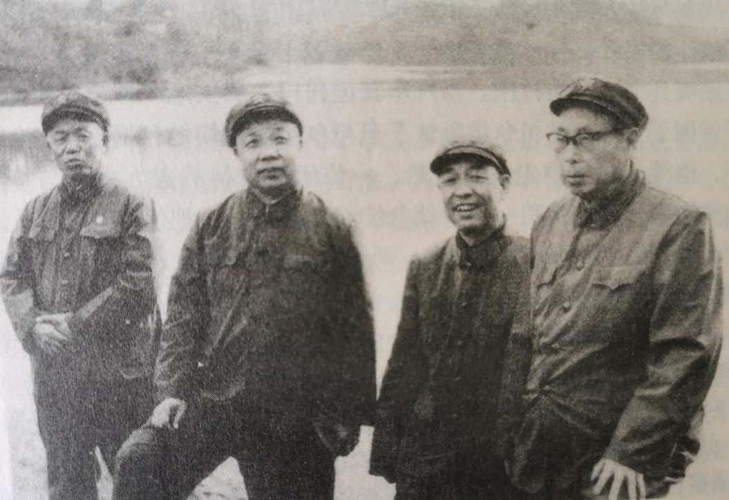 韩先楚担任兰州军区司令员，和政委萧华一起到甘肃省军区某边防团视察，团领导拿着事先