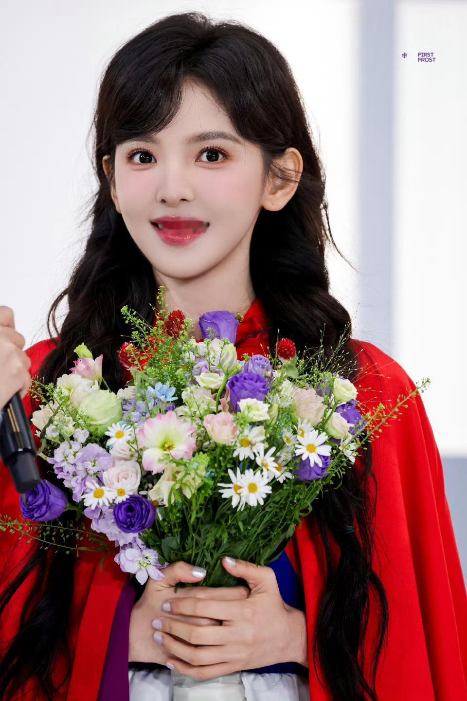 章若楠[超话]章若楠小红帽造型我宣布，比花朵更明媚的是章若楠的脸[送花花][送花