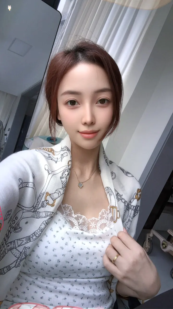 愿我们往后余生都肤浅且快乐。闲的时候一定要为自己而活。